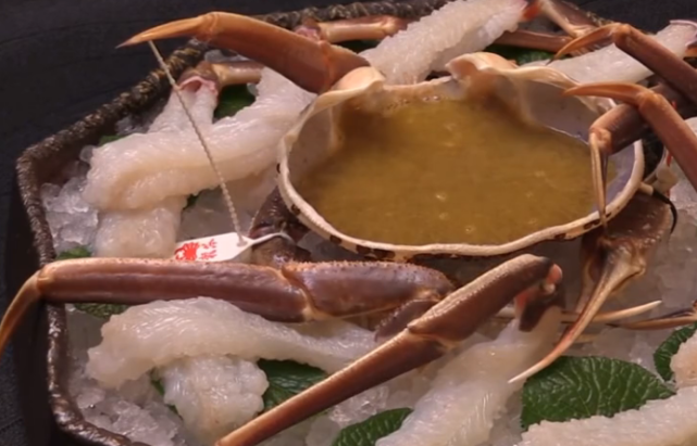 日本顶级雪蟹厨师快刀削壳如泥晶莹剔透的蟹肉太馋人