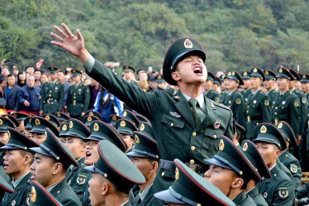 这个老传统,部队至今仍然保留,老兵一看就知道很熟悉的
