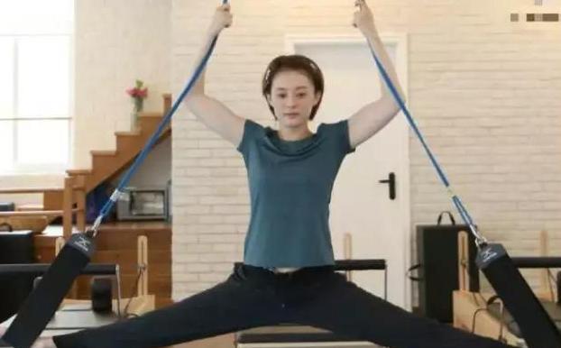 斜方肌有多毁身材瘦了肩的张子枫尽显美人态衣品也时髦开挂