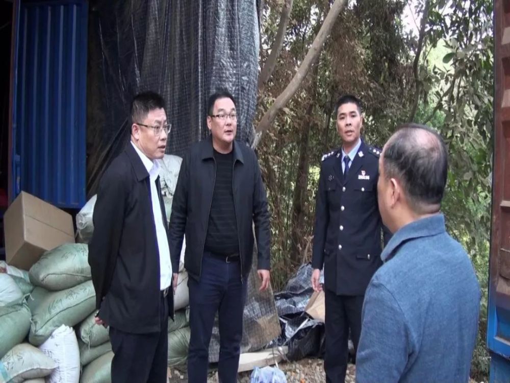 2019年10月份,饶平县公安局在工作中发现有一个隐蔽的制售假烟窝点,遂
