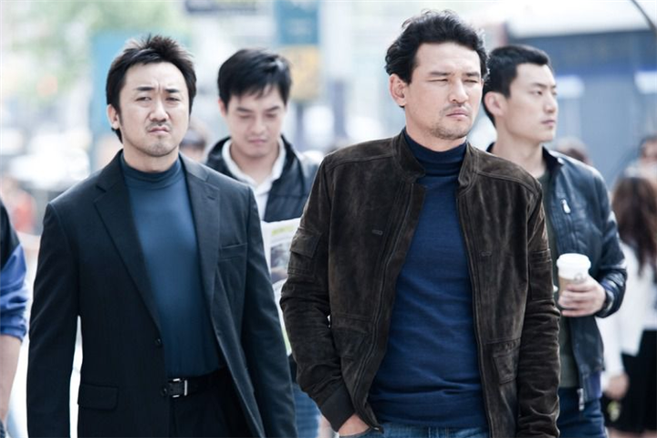 崔富贵是地方刑警队的一个小组长,由于头上没人,家里没关系,当组长几