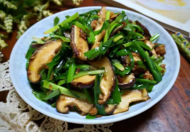 韭菜别再炒鸡蛋了,和此物是绝配,隔天排宿便,肚子越吃越瘦