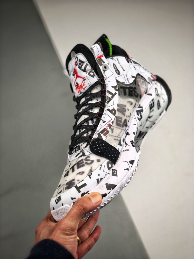 未来概念超轻量篮球鞋!aj34涂鸦开箱性能测评:尽享轻盈透气