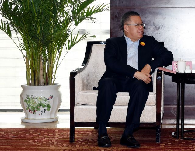 高开低走的华南城地产市场化已满20年,越来越多的一代地产老板到了颐