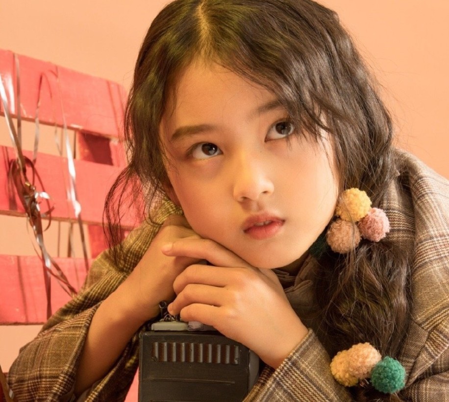 他剧中的妹妹就是明珠,饰演者就是张婉儿,是一位非常可爱的演员,出生