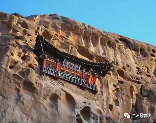 赏奇形怪状的丹霞地貌到东山寺感受禅宗的静谧,让自己的内心平静而