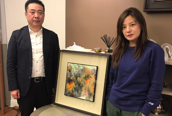 港媒称赵薇丈夫黄有龙深陷"债务风波",被名媛起诉,赵薇复出是为了他?