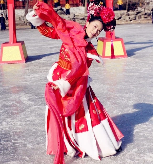 还记得安陵容跳的"冰嬉舞"吗?原来是这样拍出来的,令人大开眼界