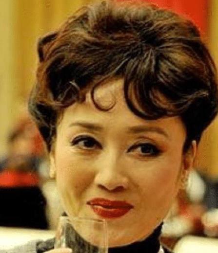 "猪八戒"现已73岁,与"嫦娥"恩爱多年,如今儿子也事业有成