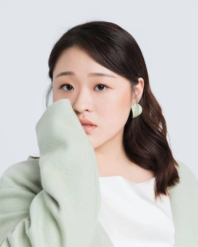 23岁女歌手为找男友狂瘦40斤,获潘玮柏点赞,网友:其实胖很可爱