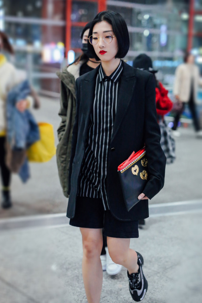 火箭少女101大家都比较熟悉,其中yamy是11位少女中年龄最大的了,在