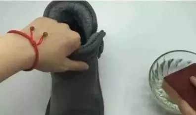 雪地靴脏了别用水洗 教你正确的清洗方法 学会了天天穿新鞋 腾讯新闻