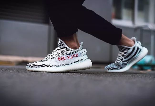 又一重磅补货!yeezy350白斑马本月回归,原价穿椰子时代来临?