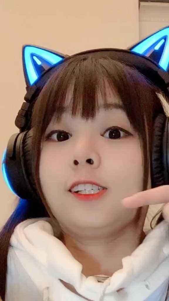 我们先要来聊一下现在的吃鸡一姐小团团,小团团是一个不露脸的主播