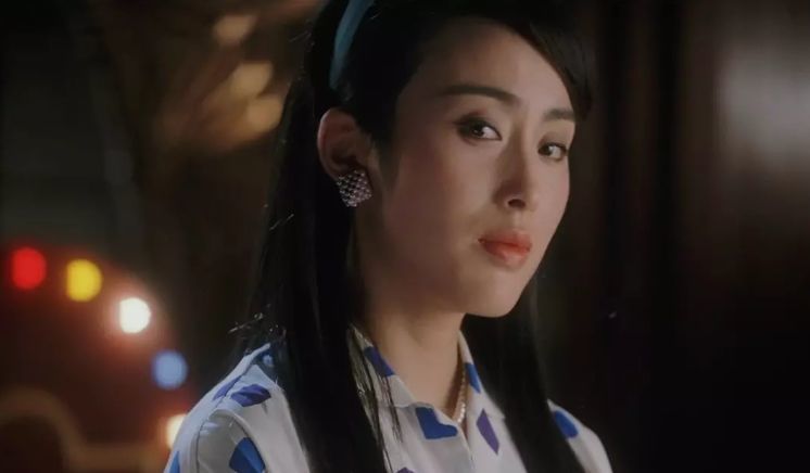 从理想青年到一代枭雄雷洛到底经历了什么