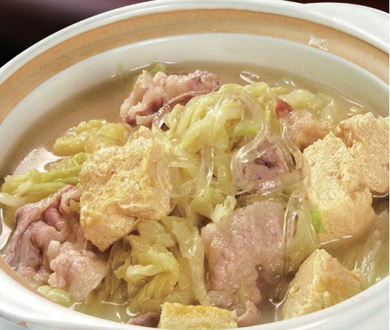 东北的特色菜肴,冻豆腐炖五花肉,好吃又好做