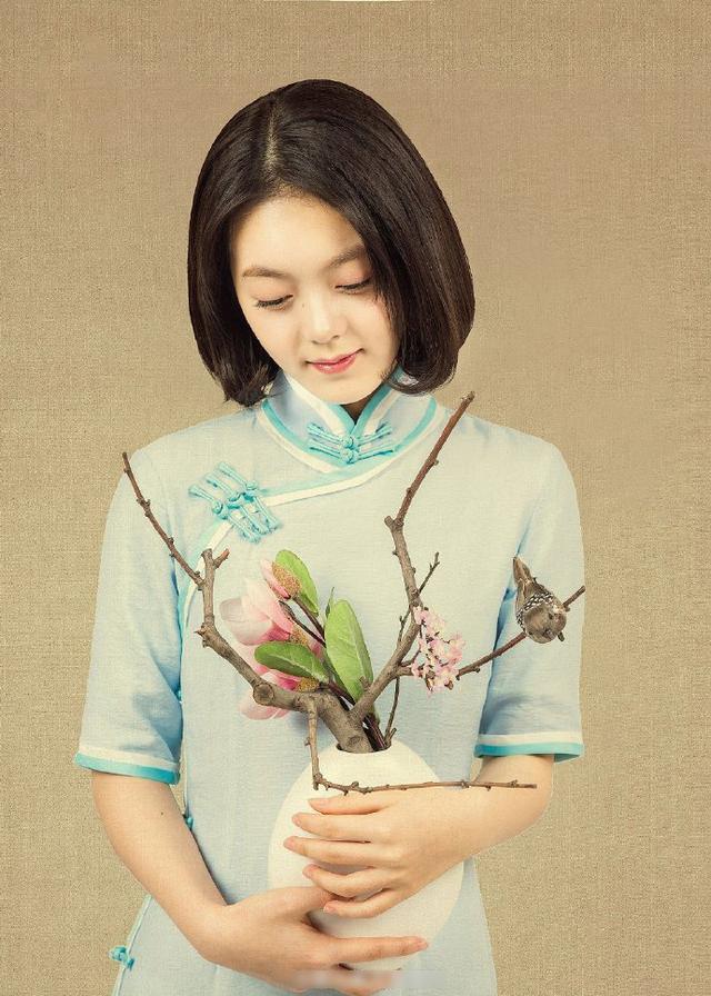 赵今麦长大了,穿旗袍清纯又温婉,美成了画中人