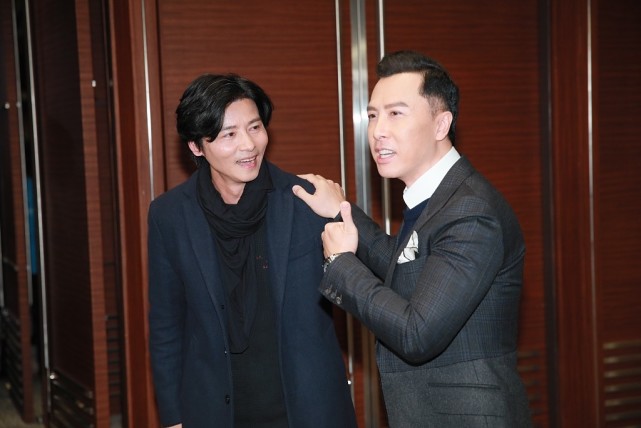 甄子丹一家四口亮相叶问4首映礼女儿颜值惊艳和张晋同场比帅