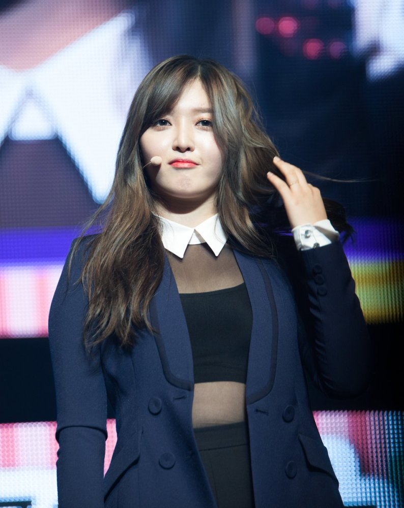 aoa金澯美看到打折化妆品两眼发光,母亲的教育方式值得点赞!