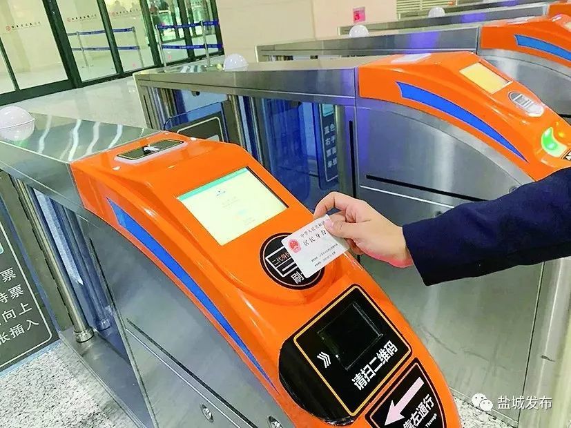 七旬老爹窗口抢"首席"!