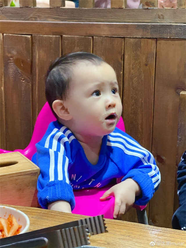 和儿子之间的趣事,文中表示:"闪送沈叔叔日常带宝宝,沈志郎一直说丢丢