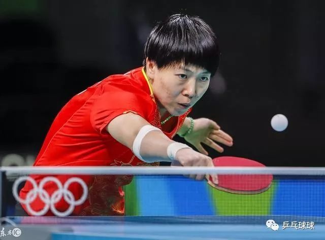 张继科反手搓球 上一章讲的是"乒乓球的正手搓球技术",大家对下旋球有