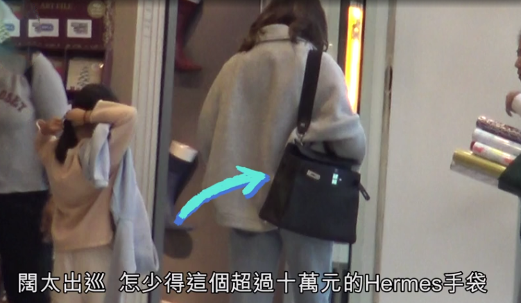 黎姿拎10万名牌包扫货，7岁女儿长相曝光，“一字眉”神似妈妈（组图） - 4