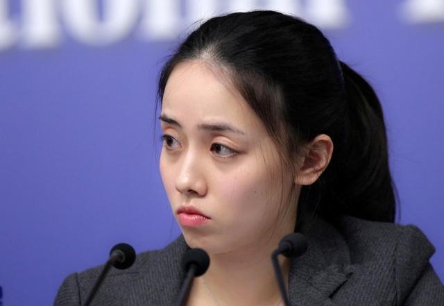 她是中国最美翻译官颜值不输范冰冰高中男同学她怀里我躺过