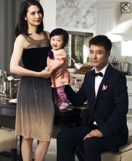 洪欣和张丹峰婚后,两人婚姻生活幸福,并共同生下了一个可爱的女儿.