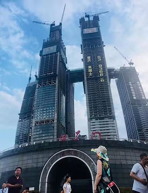 重庆来福士火了候选中国十大丑陋建筑