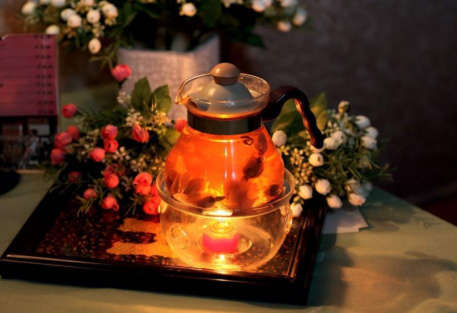 器具与水温泡玫瑰花茶的器具和水温.