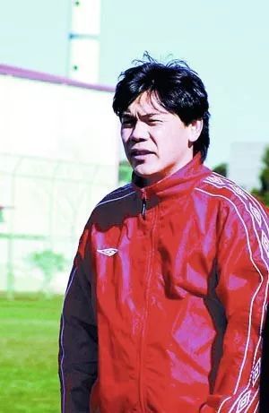 湖北足球名宿蔡晟武汉球迷懂球爱球