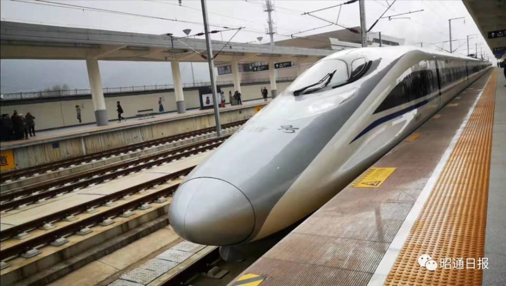 成贵高铁3昭明通达 未来可期引领着搬迁群众朝着幸福新生活的方向扬帆