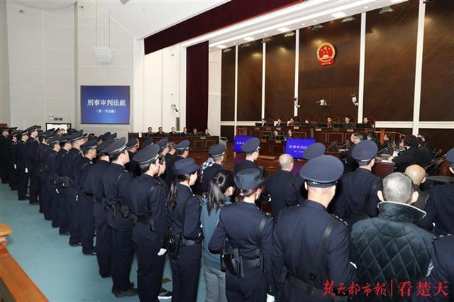 炼 王田甜 董星星)今日,武汉市中级人民法院和新洲区法院,蔡甸区法院