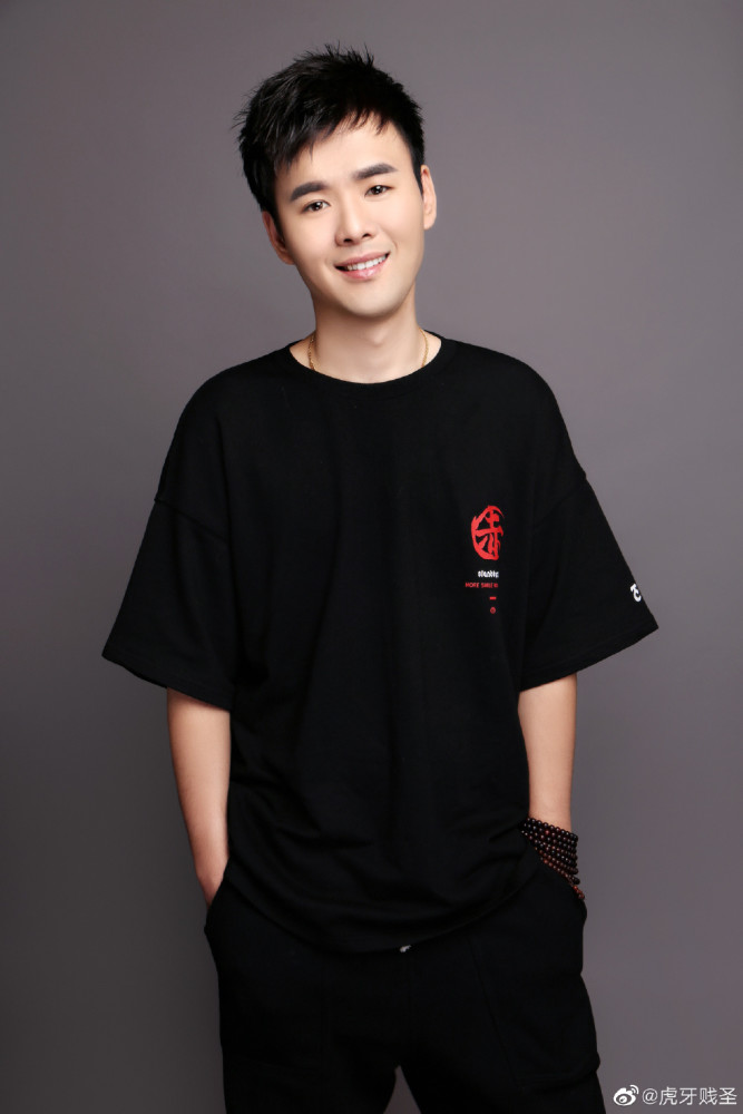 虎牙贱圣和导演宣布转型从主机游戏跨入拳赛上演ko大戏