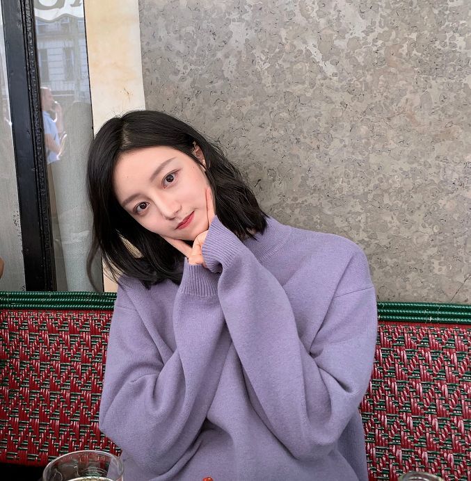 吕咏蓝不仅身份是网红,脸也挺"网红",好在她的脸并没有被硅胶占领,算