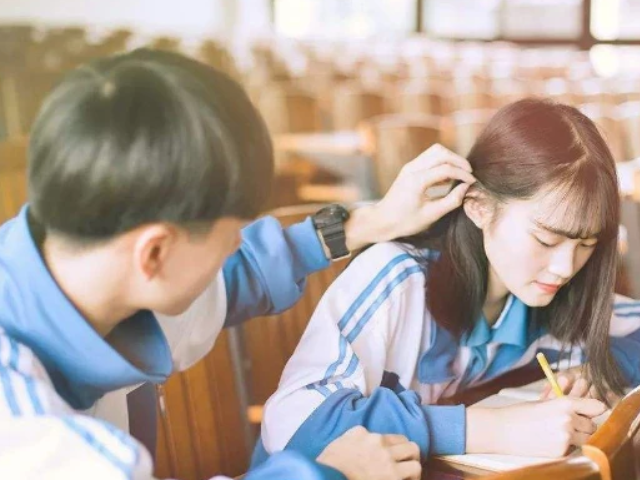 初中生"早恋,95%会买"这3样物品,班主任:还是太年轻!