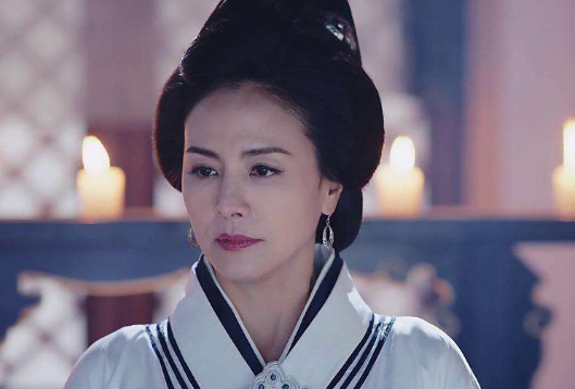 还记得锦绣未央中的叱云柔吗如今穿上晚礼服52岁像22岁