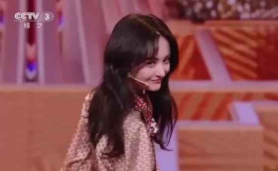 郑爽参加央视直通春晚当场浮夸走秀展现风采