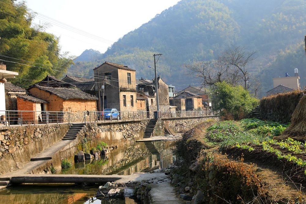 清潭忠烈反对吴越归宋隐居成村垒石成塔罕见