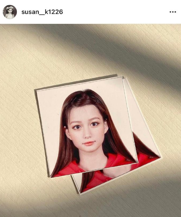 susan苏的证件照流出,把刘海夹起来,露出额头,就长这样?