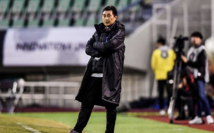 贾秀全被喊下课太冤了中国前锋不断失单刀空门后卫进唯一进球