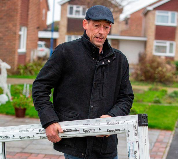 英国装修工人彩票中奖近十亿元为解压坚持工作还不收工钱