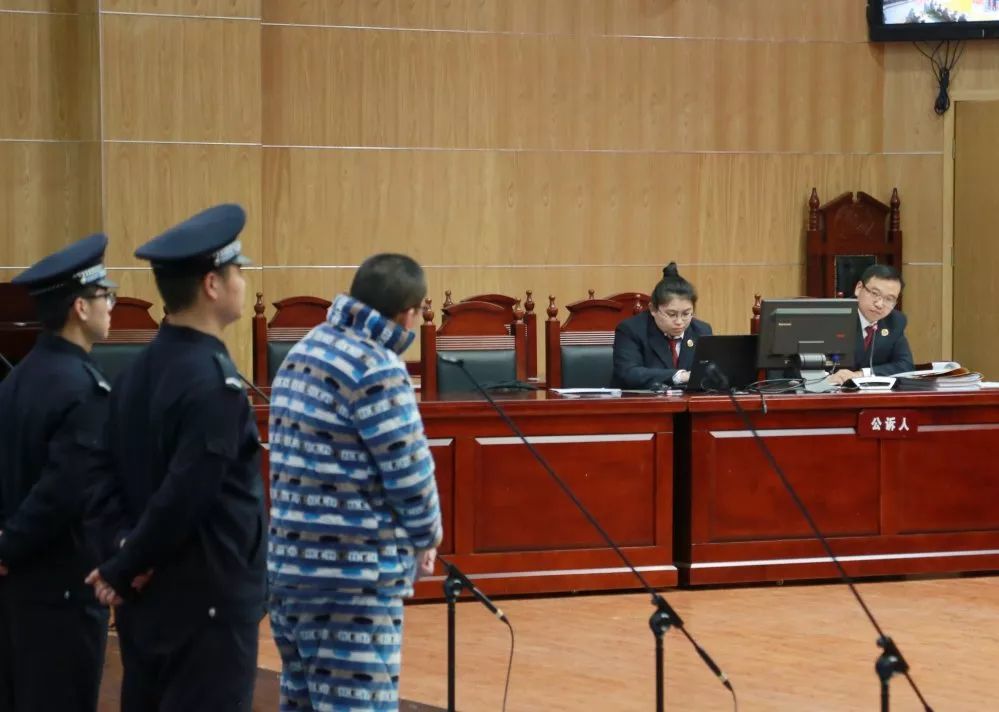 合肥蜀山扫黑第一案续:十四名余犯受审