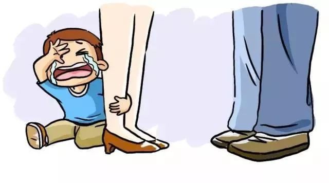 疯了一样跑出去追上妈妈,用小手死死地拽住妈妈的衣角不甘心地哭泣