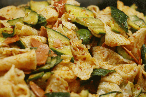 西三的过桥粉带,土豆盐煎肉,鸭血粉丝汤,桶饼,烫菜,青菜面.