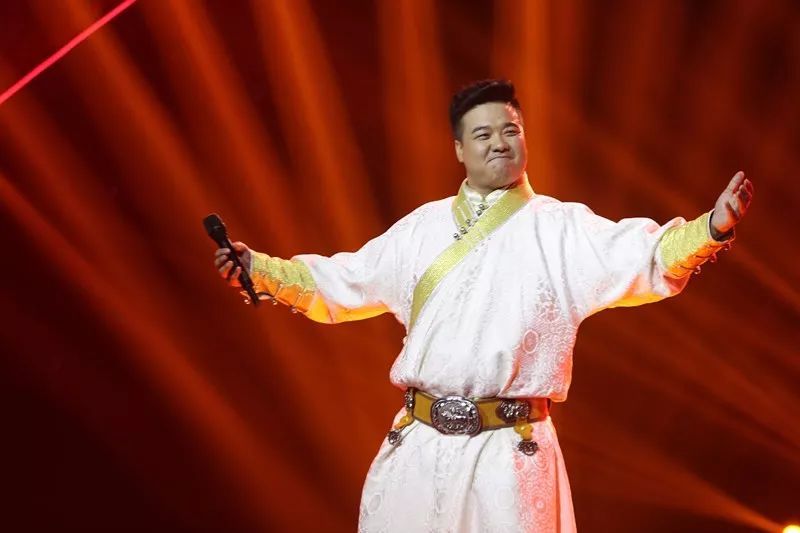 孟和乌力吉,内蒙古民族艺术剧院直属乌兰牧骑独唱演员,代表作:《守望
