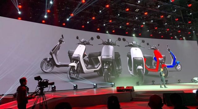 一是车型与小牛,雅迪gogoro等"前辈"相似度较大,让大家对这个国际化