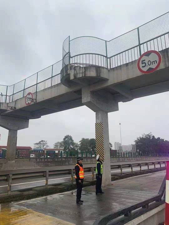 资中地震后 川南高速公安紧急排查高速公路安全 腾讯新闻