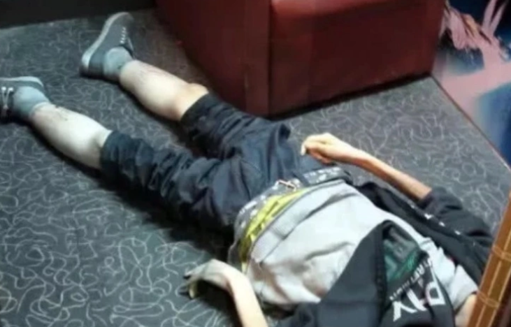 初中生熬夜"玩游戲"早起?猝死有這3初中,離"成癮"就差v初中表學生癥狀圖片
